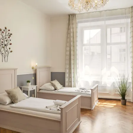 Hotel Old Town Square 3*