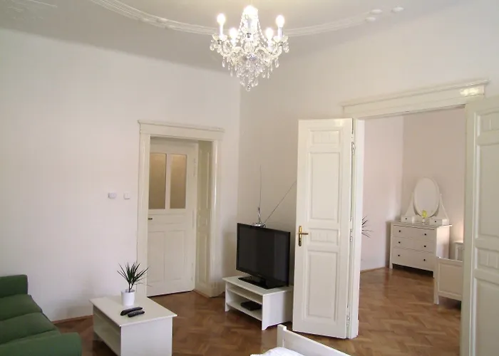 Old Town Square Hotell 3*
